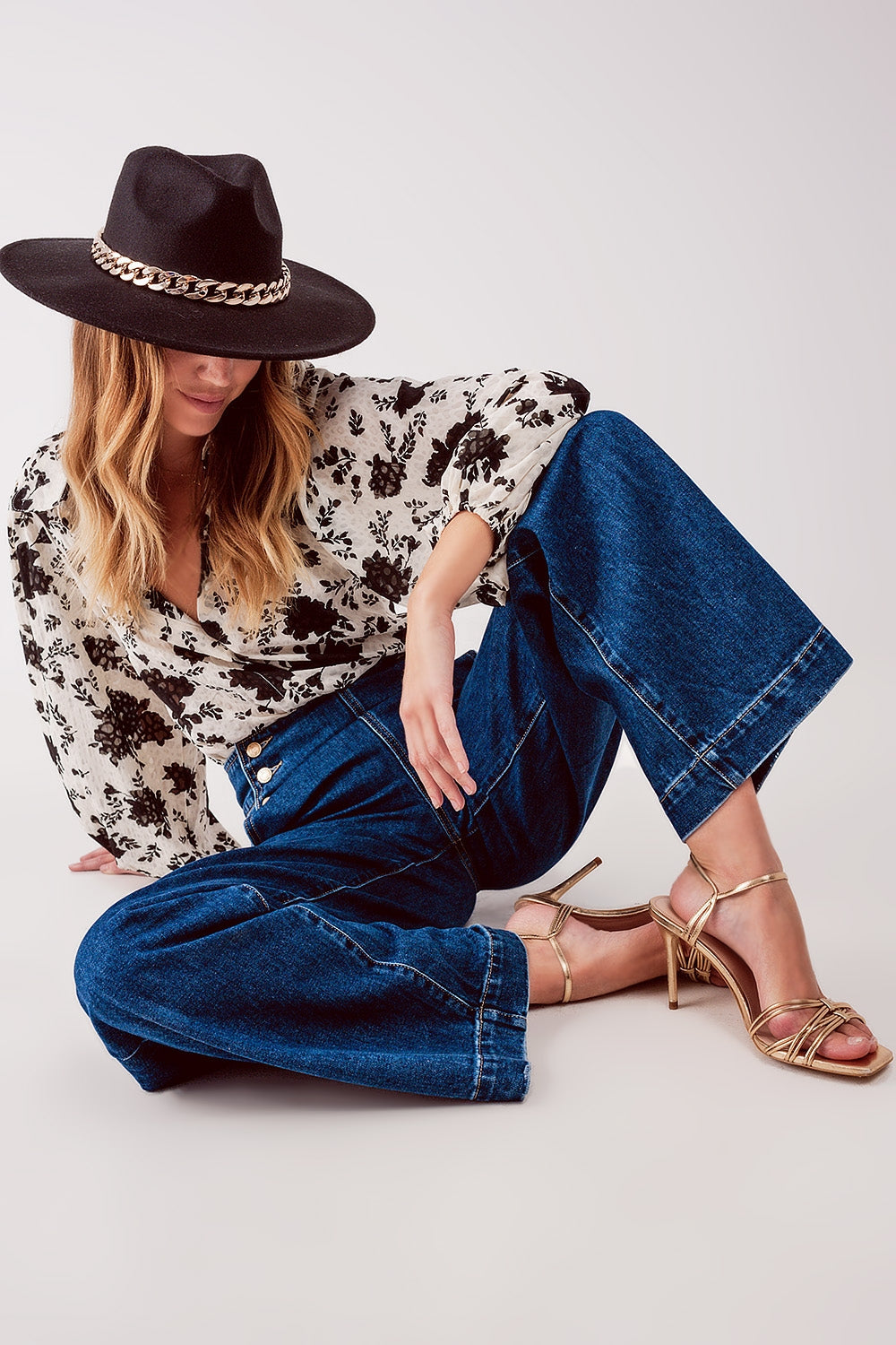 High-Waisted Button Detail Wide-Leg Jeans - Mid Blue